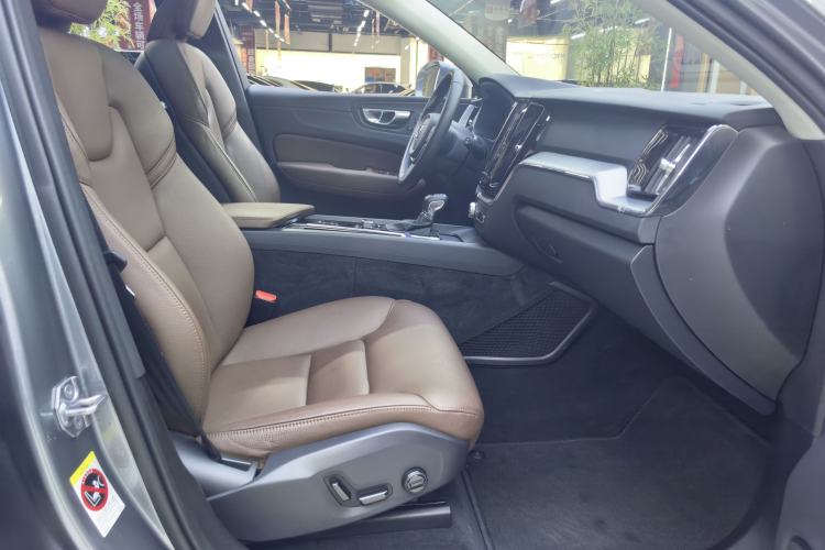 Used Volvo XC60 2019 T5 4x4 Smart Edition China VI Standard Interior 9