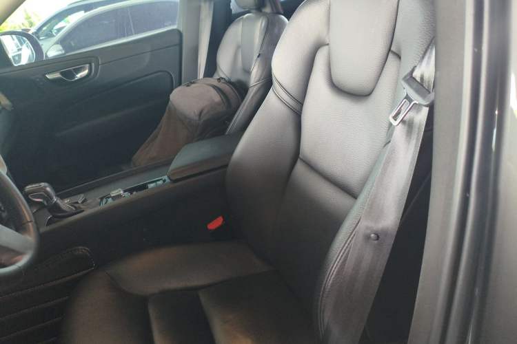 Used Volvo XC60 2019 T5 4x4 Smart Edition China VI Standard Left Front Seat