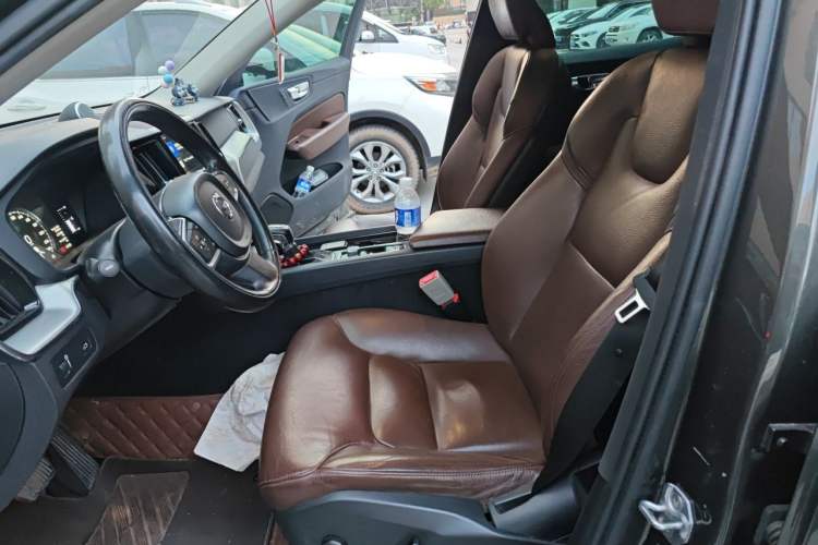 Used Volvo XC60 2019 T5 4x4 Smart Edition China VI Standard Left Front Seat
