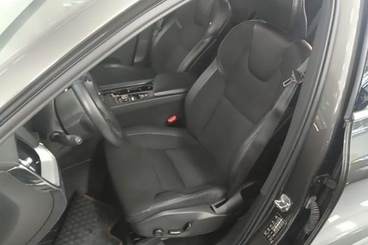Used Volvo XC60 2019 T4 Zhiyi Edition China VI Left Front Seat