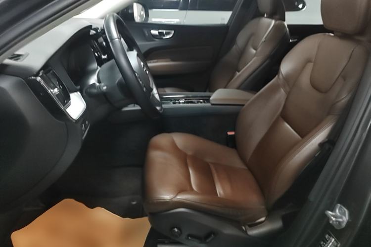 Used Volvo XC60 2019 T5 4x4 Smart Edition China VI Standard Left Front Seat