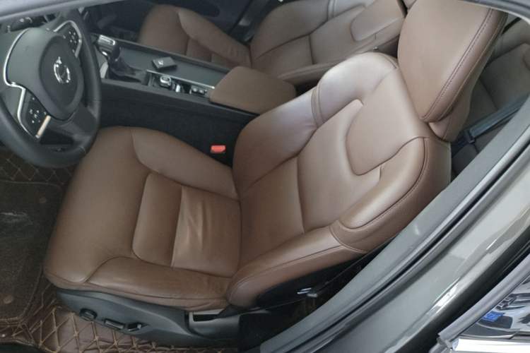 Used Volvo XC60 2019 T5 4x4 Smart Edition China VI Standard Left Front Seat