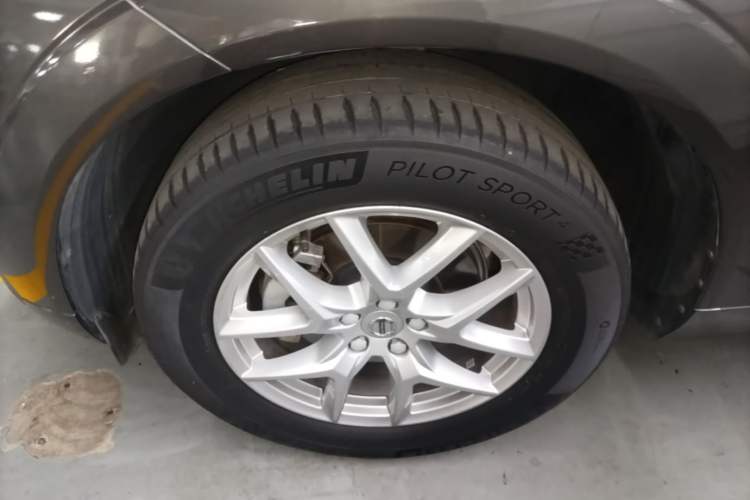 Used Volvo XC60 2019 T5 4x4 Smart Edition China VI Standard Left Front Wheel Hub
