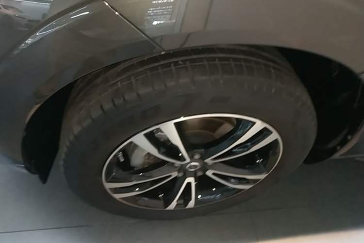 Used Volvo XC60 2019 T5 4x4 Smart Edition China V Standard Left Front Wheel Hub