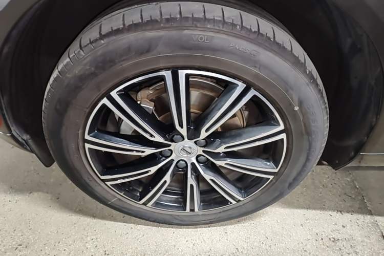 Used Volvo XC60 2019 T5 4x4 Zhiya Luxury Edition China VI Standard Left Front Wheel Hub
