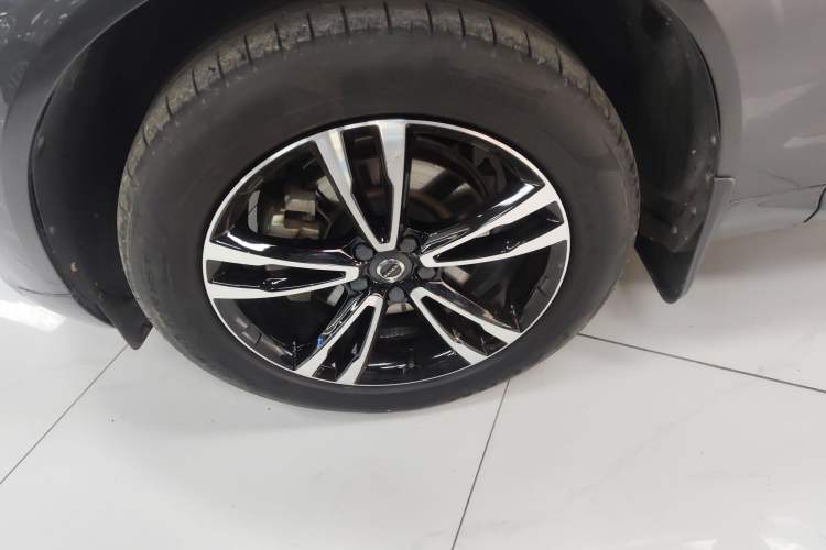 Used Volvo XC60 2019 T5 4x4 Smart Edition China V Standard Left Front Wheel Hub