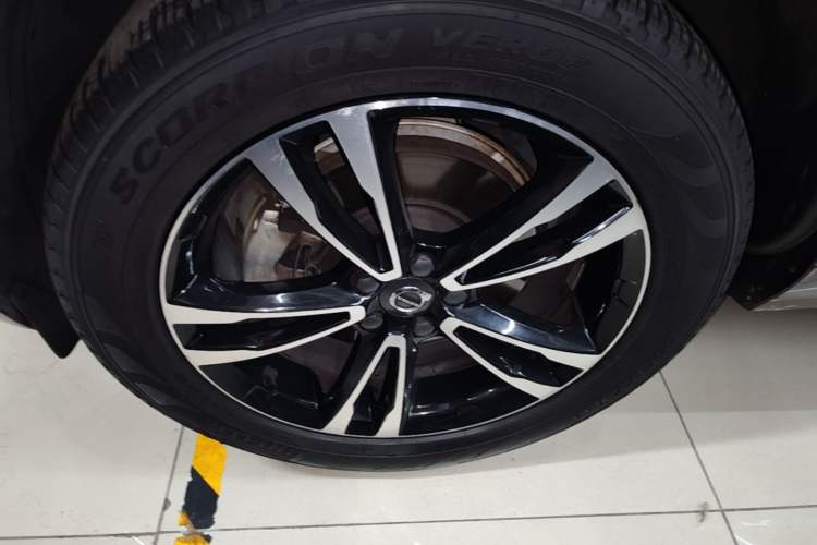 Used Volvo XC60 2019 T5 4x4 Zhiyuan Edition China VI Standard Left Front Wheel Hub