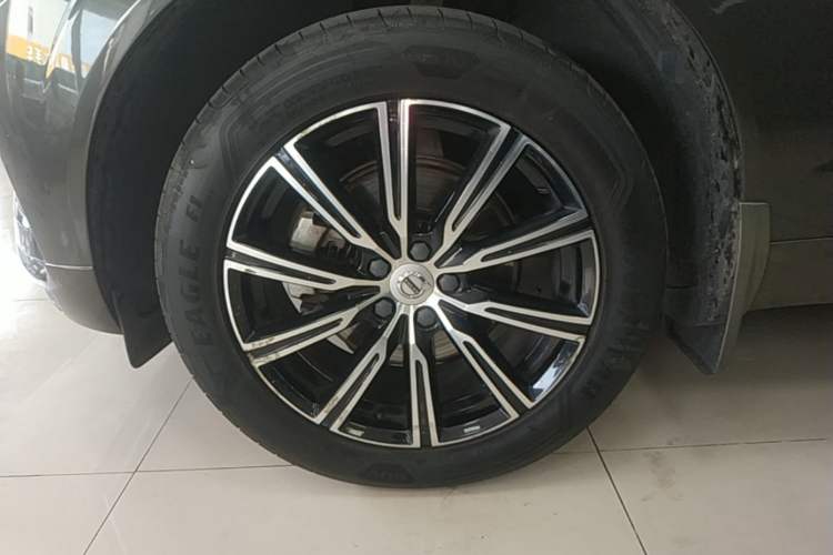 Used Volvo XC60 2019 T5 4x4 Zhiya Luxury Edition China VI Standard Left Front Wheel Hub