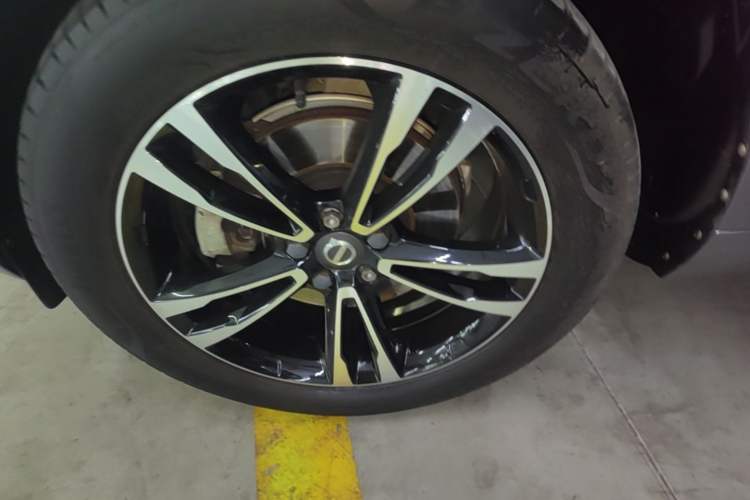 Used Volvo XC60 2019 T5 4x4 Zhiyuan Edition China VI Standard Left Front Wheel Hub