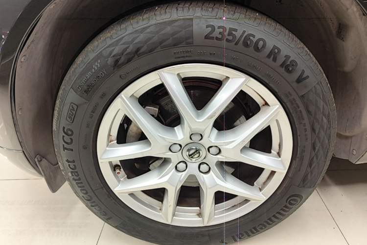 Used Volvo XC60 2019 T5 4x4 Smart Edition China VI Standard Left Front Wheel Hub