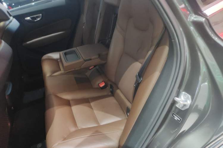 Used Volvo XC60 2019 T5 4x4 Smart Edition China VI Standard Left Rear Seat