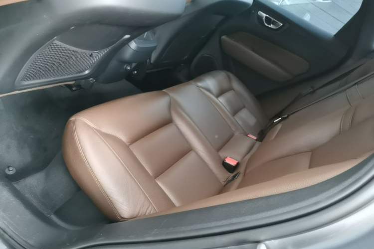 Used Volvo XC60 2019 T5 4x4 Zhiyuan Edition China VI Standard Left Rear Seat