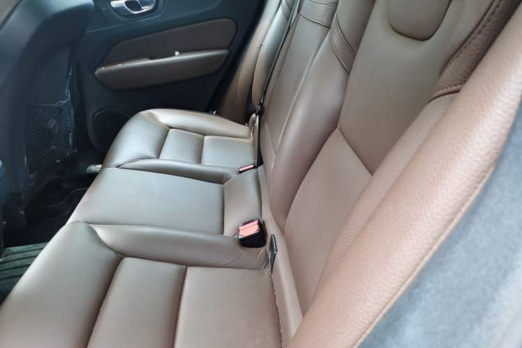 Used Volvo XC60  Left Rear Seat