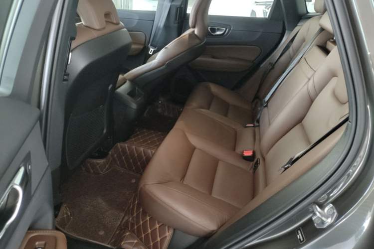 Used Volvo XC60 2019 T5 4x4 Smart Edition China VI Standard Left Rear Seat