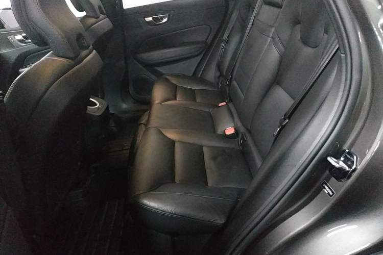 Used Volvo XC60 2019 T5 4x4 Zhiyuan Edition China VI Standard Left Rear Seat