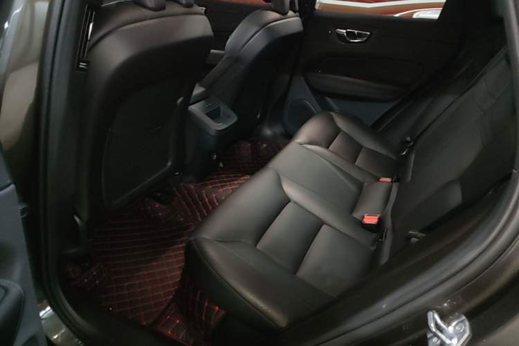 Used Volvo XC60 2019 T5 4x4 Smart Edition China VI Standard Left Rear Seat