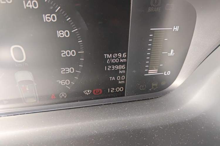 Used Volvo XC60 2019 T5 4x4 Smart Edition China V Standard Odometer Close Up