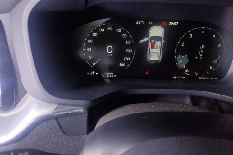 Used Volvo XC60 2019 T5 4x4 Smart Edition China V Standard Odometer Close Up