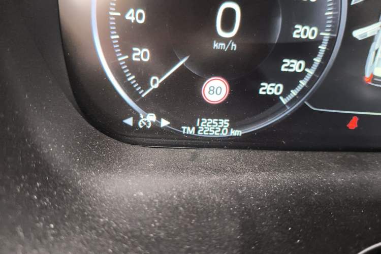 Used Volvo XC60 2019 T5 4x4 Smart Edition China V Standard Odometer Close Up