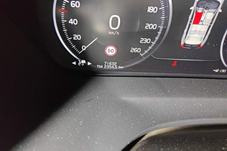 Used Volvo XC60 2019 T5 4x4 Smart Edition China V Standard Odometer Close Up
