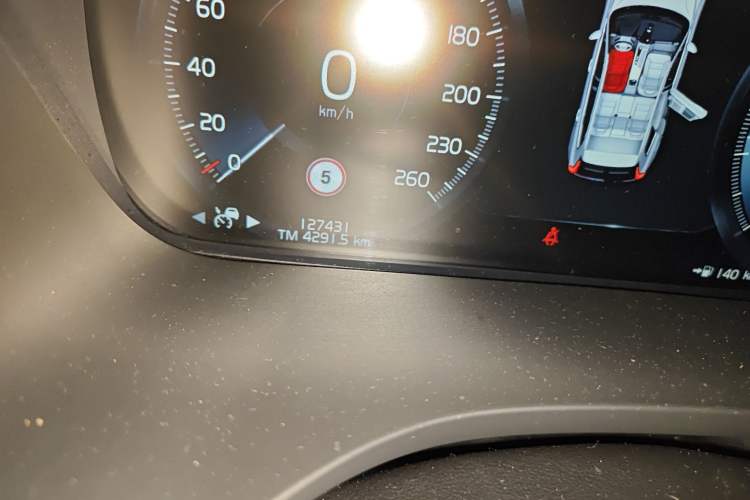 Used Volvo XC60 2019 T5 4x4 Smart Edition China V Standard Odometer Close Up