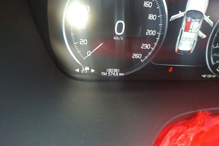 Used Volvo XC60 2019 T5 4x4 Smart Edition China V Standard Odometer Close Up