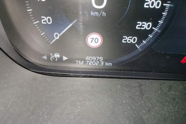 Used Volvo XC60 2019 T5 4x4 Smart Edition China V Standard Odometer Close Up