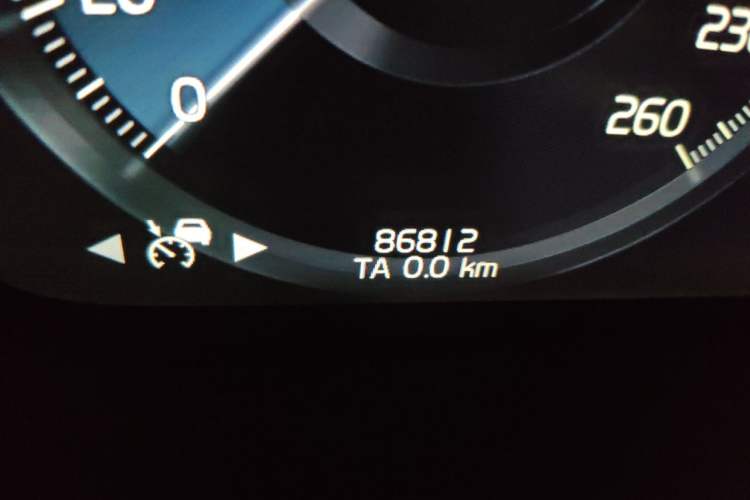 Used Volvo XC60 2019 T5 4x4 Smart Edition China V Standard Odometer Close Up