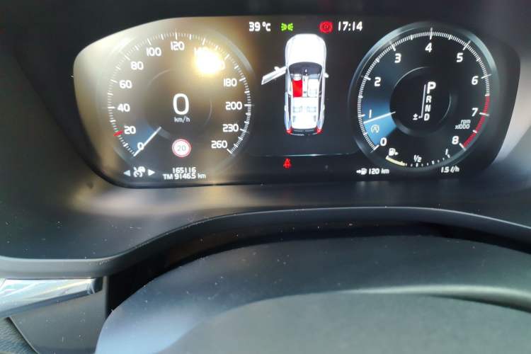 Used Volvo XC60 2019 T5 4x4 Zhiyuan Edition China VI Standard Odometer Close Up