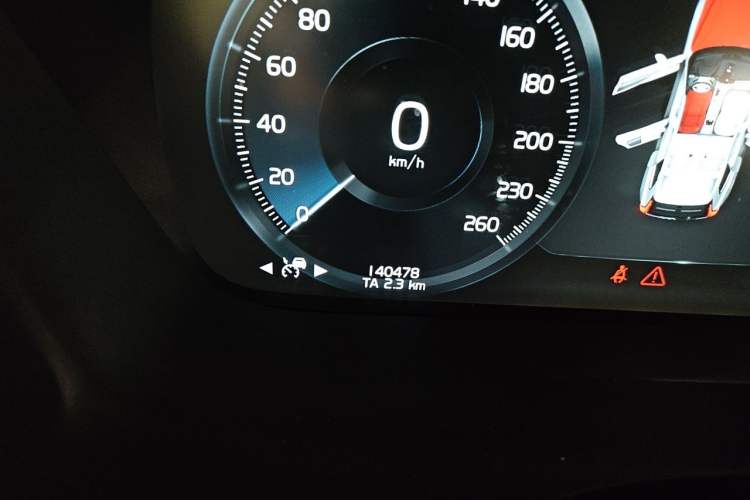 Used Volvo XC60 2019 T5 4x4 Smart Edition China V Standard Odometer Close Up