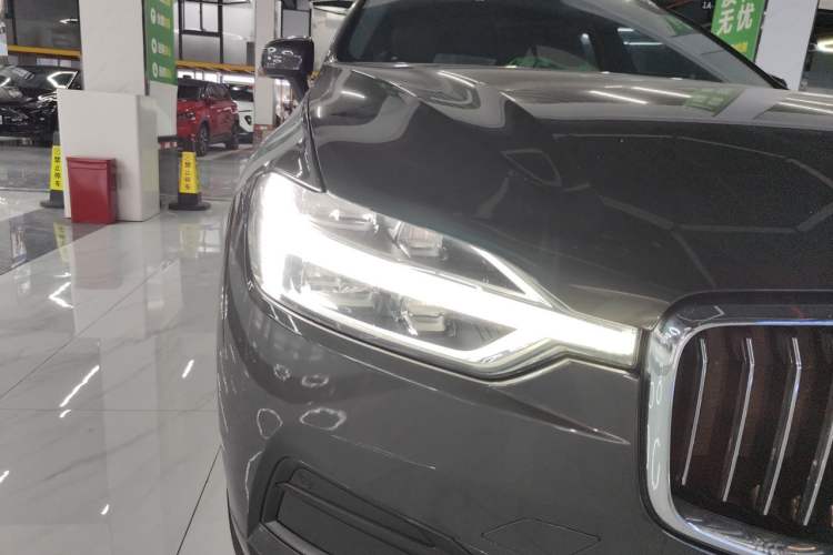 Used Volvo XC60 2019 T5 4x4 Smart Edition China V Standard Right Front Headlight