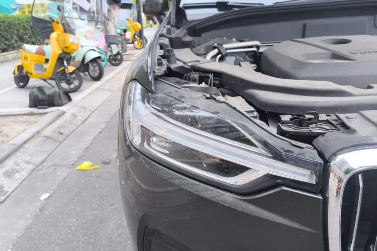 Used Volvo XC60 2019 T5 4x4 Smart Edition China V Standard Right Front Headlight