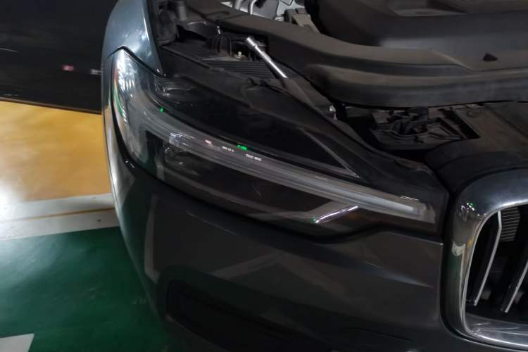 Used Volvo XC60 2019 T5 4x4 Smart Edition China V Standard Right Front Headlight