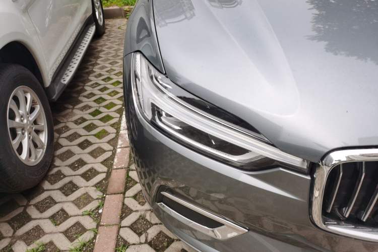 Used Volvo XC60  Right Front Headlight