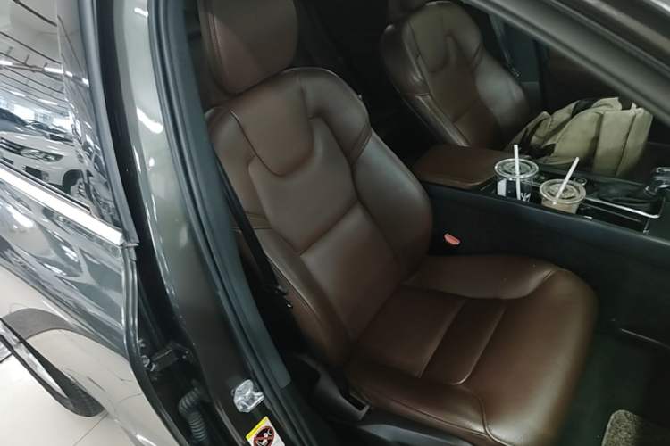 Used Volvo XC60 2019 T5 4x4 Smart Edition China VI Standard Right Front Seat