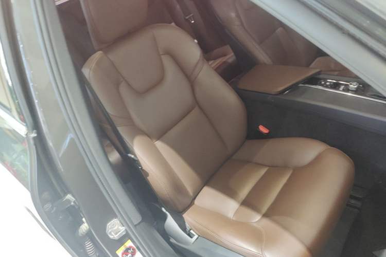 Used Volvo XC60 2019 T5 4x4 Smart Edition China VI Standard Right Front Seat