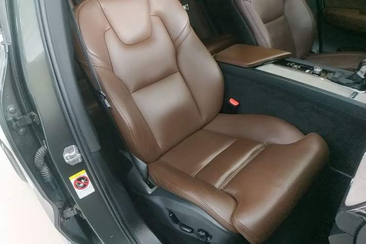 Used Volvo XC60 2019 T5 4x4 Zhiya Luxury Edition China VI Standard Right Front Seat
