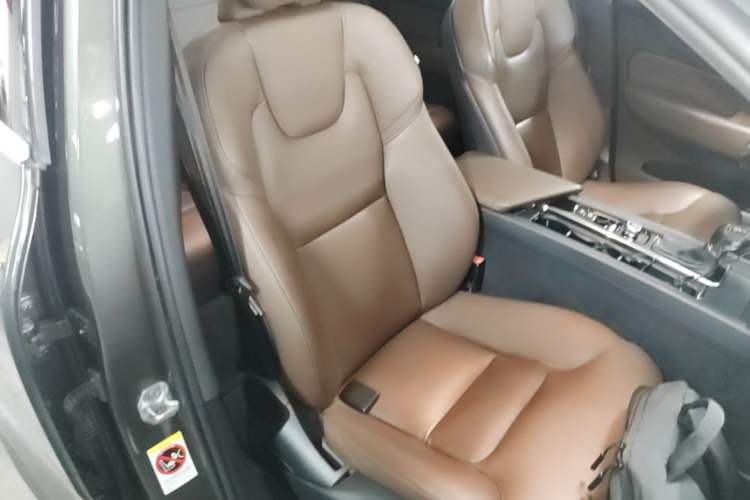 Used Volvo XC60 2019 T5 4x4 Smart Edition China VI Standard Right Front Seat