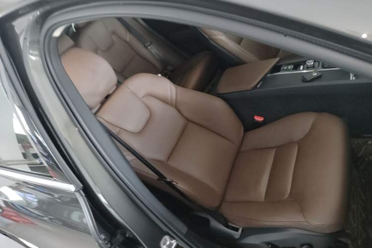 Used Volvo XC60 2019 T5 4x4 Smart Edition China VI Standard Right Front Seat