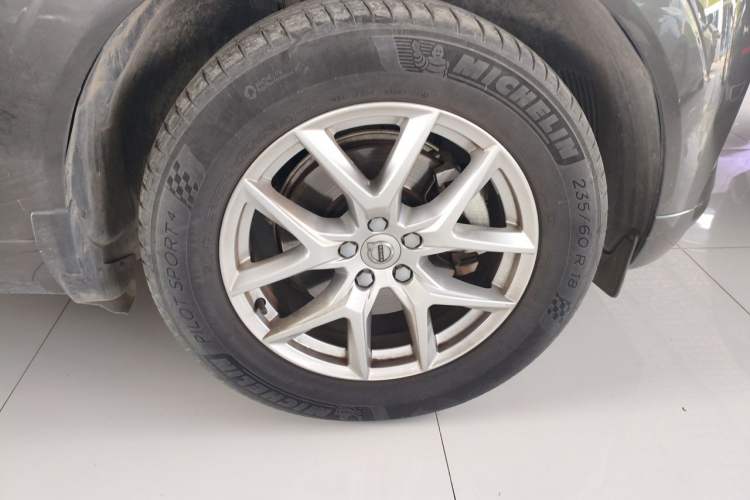 Used Volvo XC60 2019 T5 4x4 Smart Edition China VI Standard Right Front Wheel Hub