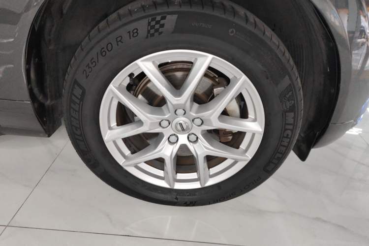 Used Volvo XC60 2019 T5 4x4 Smart Edition China V Standard Right Front Wheel Hub
