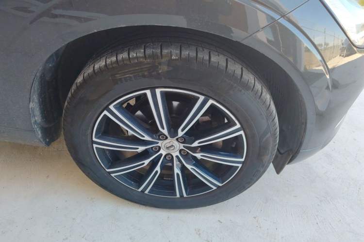 Used Volvo XC60 2019 T5 4x4 Zhiya Luxury Edition China VI Standard Right Front Wheel Hub