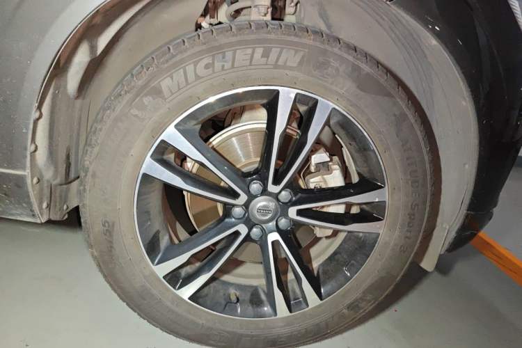 Used Volvo XC60 2019 T5 4x4 Smart Edition China V Standard Right Front Wheel Hub