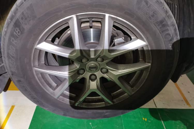 Used Volvo XC60 2019 T5 4x4 Smart Edition China V Standard Right Front Wheel Hub