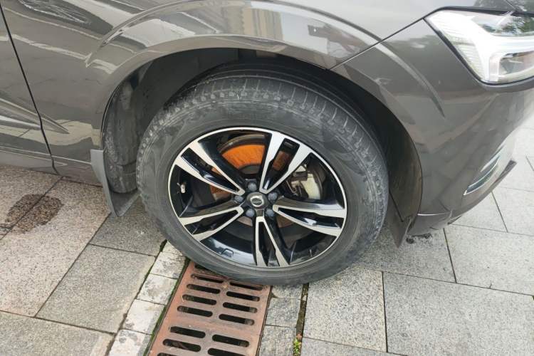Used Volvo XC60 2019 T5 4x4 Smart Edition China V Standard Right Front Wheel Hub