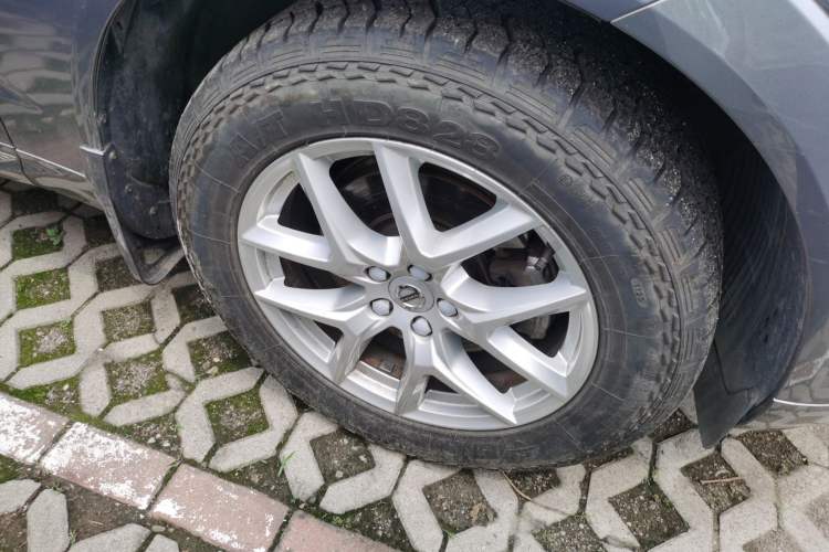 Used Volvo XC60  Right Front Wheel Hub