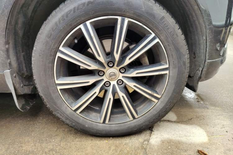 Used Volvo XC60 2019 T5 4x4 Zhiya Luxury Edition China V Standard Right Front Wheel Hub