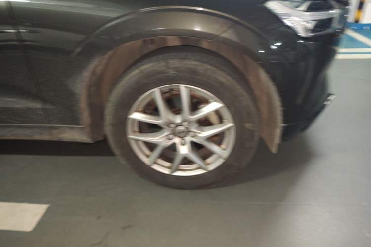 Used Volvo XC60 2019 T4 Zhiyi Edition China VI Right Front Wheel Hub
