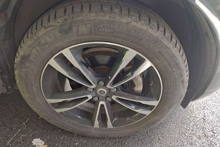 Used Volvo XC60 2019 T5 4x4 Smart Edition China V Standard Right Front Wheel Hub