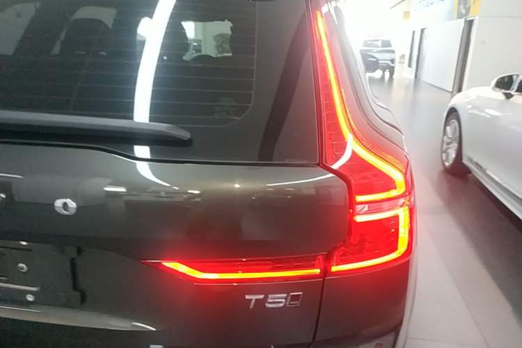 Used Volvo XC60 2019 T5 4x4 Smart Edition China V Standard Right Rear Taillight